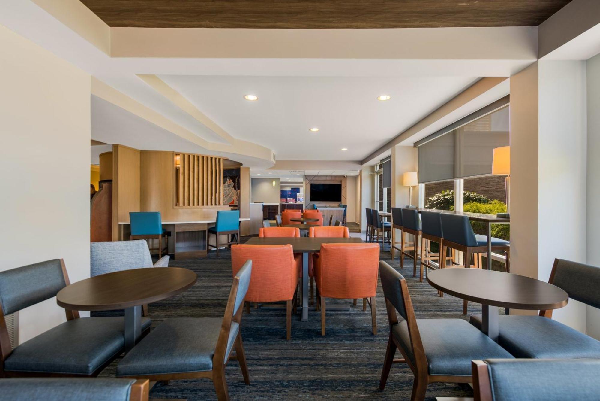 Holiday Inn Express Hotels- Hampton By Ihg Exterior photo