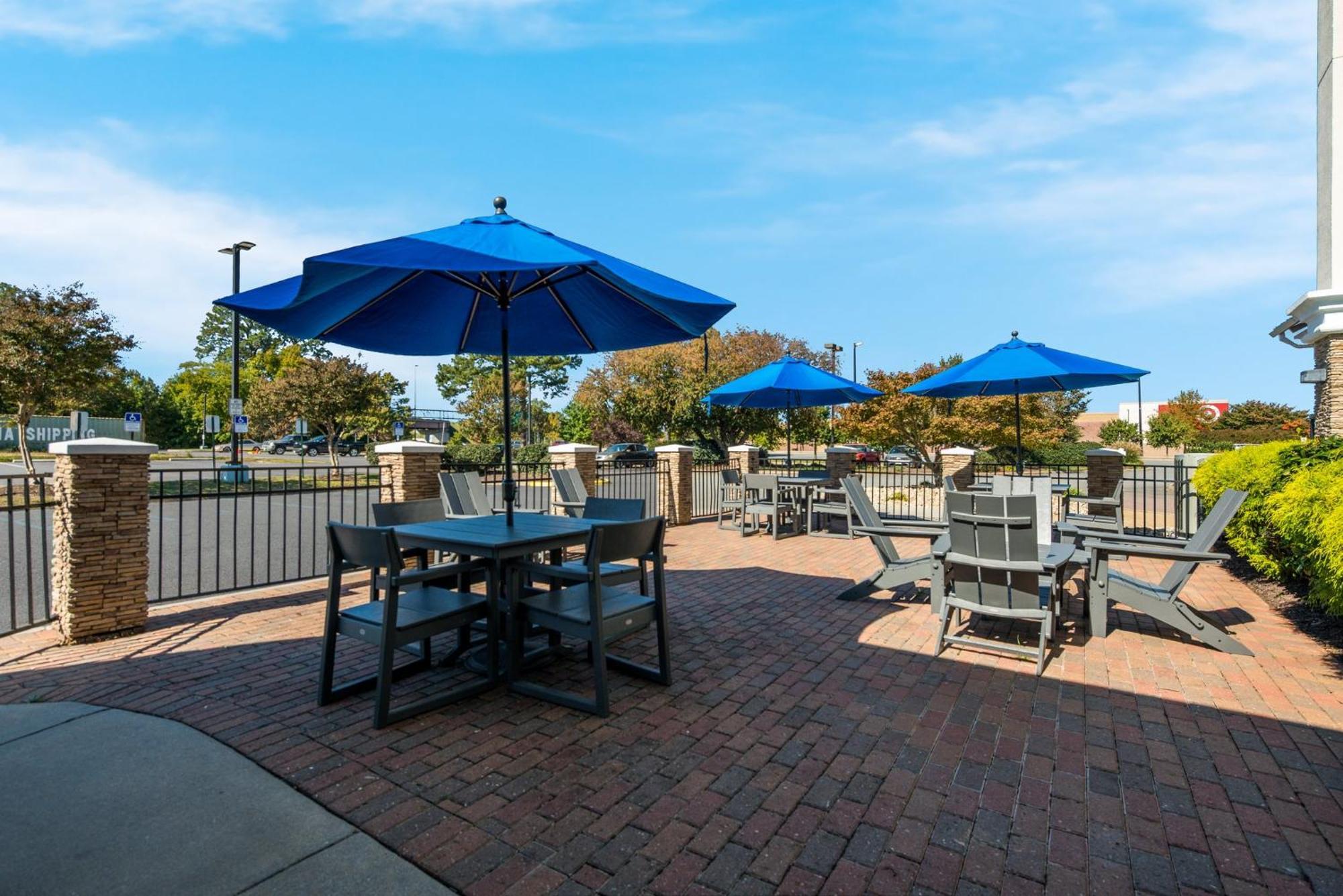 Holiday Inn Express Hotels- Hampton By Ihg Exterior photo